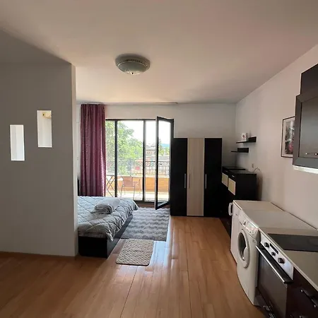 Flat, Glorious Views & Free Parking! Self Check-in, Super Place ! Apartment