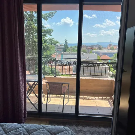 Flat, Glorious Views & Free Parking! Self Check-in, Super Place ! *